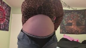 stuffed with cookies wearing clothes that barley fit me :o