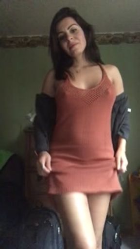 قحبة عراقية تتعرى وتصور لحبيبها / Arabic girl recording video for her BF