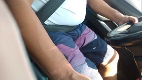 Segunda parte del taxista que se deja grabar y no tocar ,me dej&oacute_ muy caliente y me encantan los machos que dejan que nos demos el taco de ojo