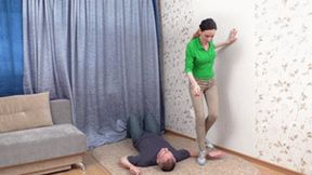 Active college girl jumps and steps on dude`s body, vf1269h 720p