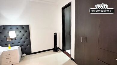 Sex with the neighbor in the room! La seduce her in the hotel pool