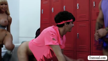 Must Watch this Threesome anal in the gym