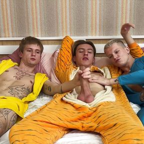 Twink Pajama Party Turns Into Passionate Fucking And Cumshot In The Ass - 614