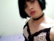 Linda chica femboy jugando y eyaculando de placer