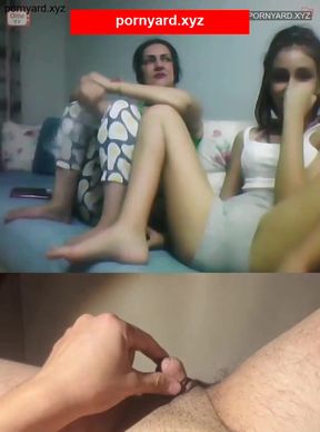 Amateur teen flashes her webcam for a naughty peek