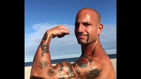 MAXXX LOADZ FLEXING AT THE BEACH