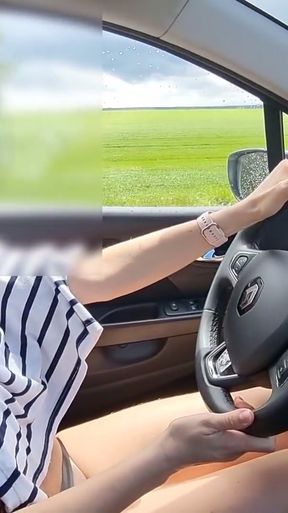 Sexy MILF is driving naked. I like to go naked in the summer.   Clip 1