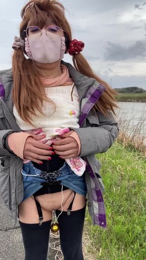 No184 Anal exposure play on the bank