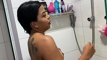 Morena do rabão tomou meu mijo e ainda chupou minha rola