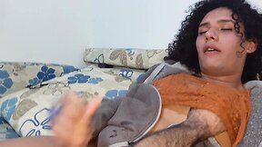 Stella fortunatto brincando e se  ajuda do seu namorado