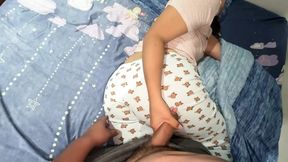 Despierto a Mi Hermanastra Manoseandole Mas Nalgas Ella Me Deja Meterle La Verga