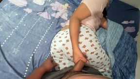 Despierto a Mi Hermanastra Manoseandole Mas Nalgas Ella Me Deja Meterle La Verga