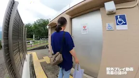 Exposed GF gives a blowjob in the park after walking and changing clothes