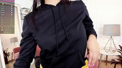 Massive Bubble Ass Smothers – NaughtySaray’s Virgin Tease with Toys