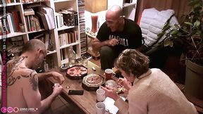 Soir&eacute_e baise &amp_ jeu de soci&eacute_t&eacute_ chez Charlie