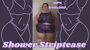 SSBBW Rachel Strips Naked in the Shower MP4 640x360