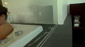 London Keys Gives Herself An Oily Bath