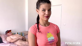 PutaLocura - Venezolana culona Zafira disfruta tragando semen en tr&iacute_o morboso
