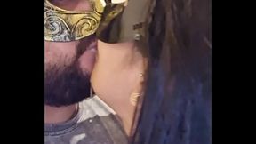 Beijando minha esposa com a boca cheia de goza do comedor