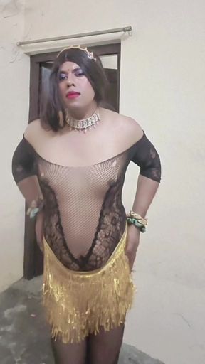 Desi femboy sissy verronika69 sexy dance