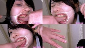 Satori Sano - A cute girl bites a man's finger with all her might while exposing her back teeth with a hook at the corner of her mouth -