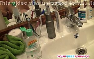 Babe fucks her boyfriend in the bathroom after blowing him