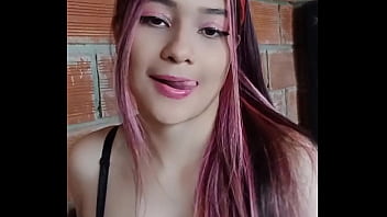 UNIVERSITARIA JUEGA CON SUS RICAS TETAS ( CASERO REAL)