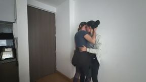 Besos, tocamientos y orgamos muy calientes entre lesbianas