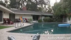 Shaggy waitress gives sloppy BJ