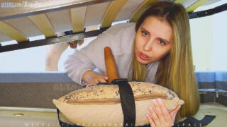 Taboe zelfgemaakte pijpbeurt en anale creampie voor een voluptueuze Russische MILF