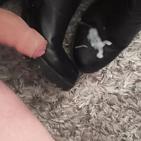 Shoejob shoefuck dirty high leather boots cum on heels