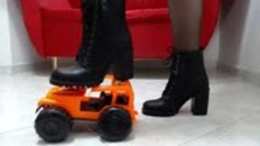 crushing a BIG orange Toycar in Boots