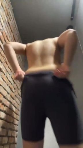 Stunning moment from &quot;Unreal fucking in the gym&quot;