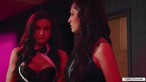 Magician Penny Barber banged by tgirl assistant Zariah Aura