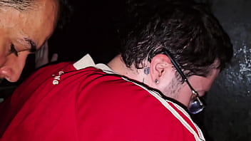 EMPURREI COM FOR&Ccedil_A NO CUZINHO NO NERD NO GLORY HOLLE.