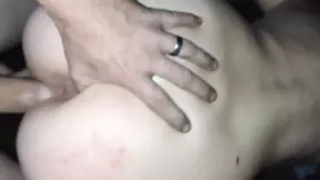 amateur babe kreunt hard als grote paddenstoel pik strekt haar kut en kont