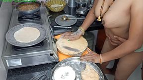 Roti Banate Samay Jor Se Dhakka Lagaya Ek Sath Do Kam