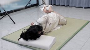 xy287-Chinese girl in a dress and flesh-colored stockings is tied up with ropes