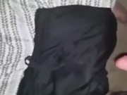 ME MASTURBO Y TIRO MUCHO SEMEN CON MI PENE GRANDE SOY