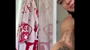 Celia Lora desnuda en el ba&ntilde_o
