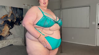 SSBBW Oil Play and Fat Jiggling