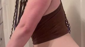 Tattooed hippy chick vibrates her clit on cam