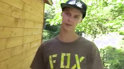 Czech Hunter 311 goes wild with cash & public blowjob in public