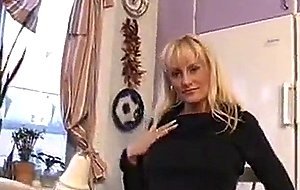 Blond dansk hustru