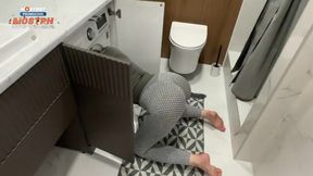 Stepmom's Tight Leggings Dilemma: Can You Help Her Out?