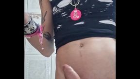 novinha trans batendo punheta e gozando na m&atilde_o batcat