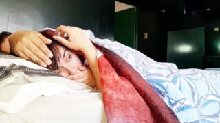 Cara penetra o cu apertado da gostosona e goza dentro dela