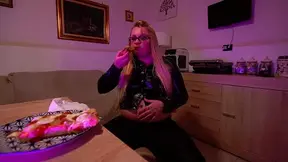 Teacher gets fat at homeschooling