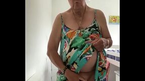 Trying cross dressing to wank