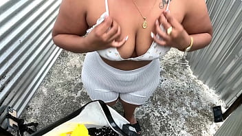 Grabada mujer culona bbw en vestidor al aire libre